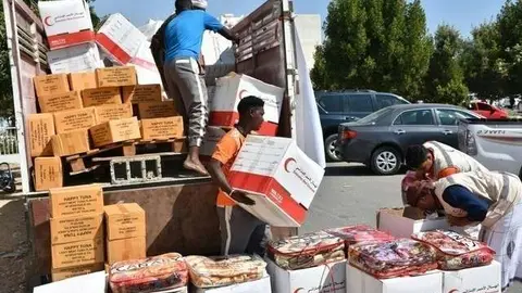 La Media Luna Roja durante una entrega de material médico.
