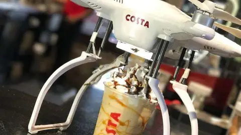 Un dron de Café Costa en Dubai.