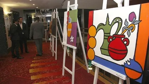 Obras de arte en una exhibición en Dubai. (EL CORREO)