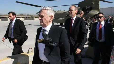 El secretario de Defensa de EEUU a su llegada a Kabul. (AFP)