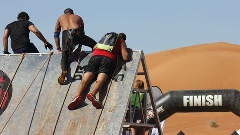 Una prueba de la Spartan Race celebrada en Mileha de Sharjha en 2016.