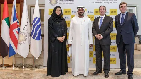 Sheikh Ahmed bin Saeed Al Maktoum y Liam Fox durante su encuentro de este miércoles en Dubai.