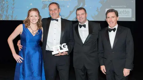 Entrega del premio Aerolínea del Año a Etihad. (Travel Trade Gazette)