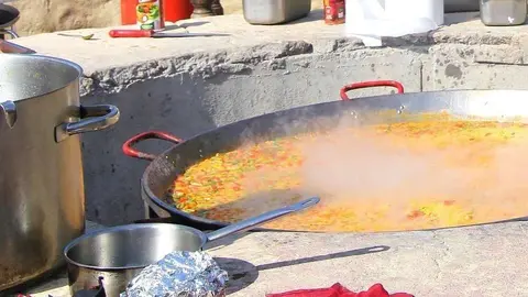 Paella en el Seville's. (EL CORREO)