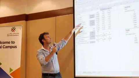 John van Zuylen, durante su charla en un evento Bogleheads. (Anna Nielsen, The National)