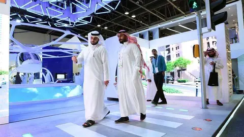 La RTA de Dubai ha presentado el paso de peatones inteligentes en el marco de Gitex.