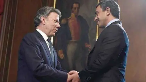 El presidente de Colombia -izquierda- con el ministro de Relaciones Exteriores de Emiratos Árabes Unidos. (IPS)