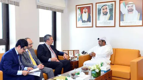 El presidente de la Cámara de Comercio e Industria de Abu Dhabi, Mohamed Thani Murshed Al Rumaithi, durante la reunión con la misión mexicana. (Manaf K. Abbas)