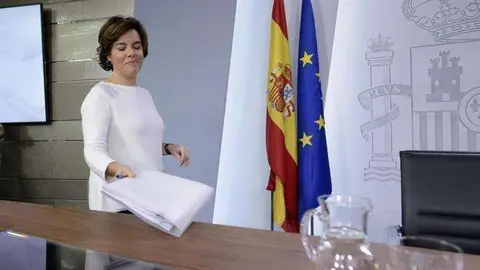 La vicepresidenta del Gobierno español, Soraya Sáenz de Santamaría, en rueda de prensa tras la reunión del Consejo de Ministros. BERNARDO DÍAZ