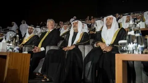 El ministro de EAU Nahyan bin Mubarak asiste a la inauguración oficial de WorldSkills Abu Dhabi 2017.