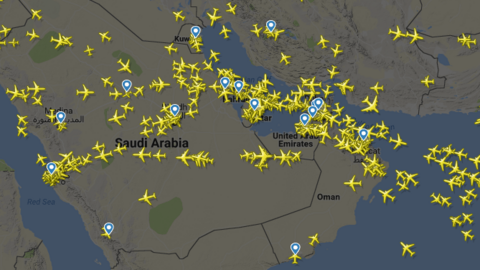 Una captura de flightradar24.com del tráfico aéreo en el Golfo Arábigo el 18 de octubre. (EL CORREO)