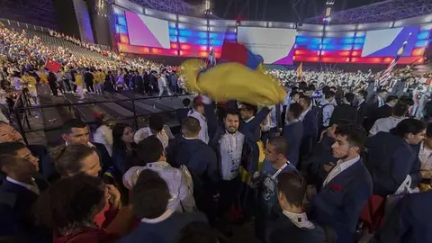 Miembros de la delegación colombiana durante la ceremonia de clausura de WorldSkills en Abu Dhabi. (SENA)