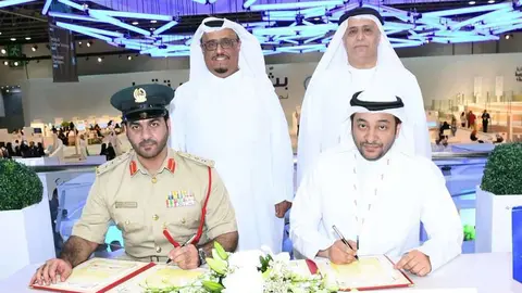 Firma del memorando entre la RTA y la Policía de Dubai.