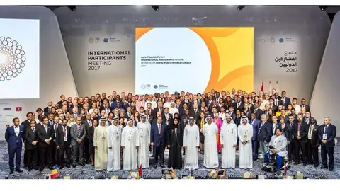 Foto de familia de la Reunión Internacional de Participantes de Expo 2020 Dubai.