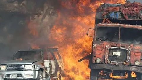 Impactante imagen de la explosión de un camión bomba en el atentado de Mogadiscio. (@AlejandraJara_ )