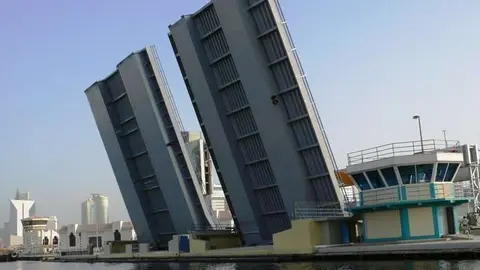 El puente Al Maktoum de Dubai.