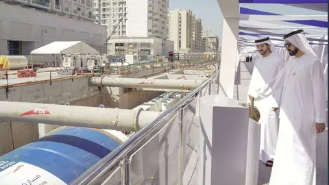 El jeque Mohamed bin Rashid Al Maktoum, durante la inauguración de los trabajos de perforación. (Dubai Media Office)