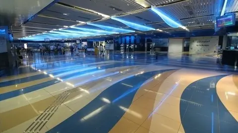 Una imagen de una estación del metro de Dubai.