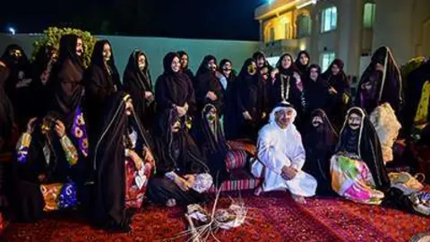 Sheikh Abdullah bin Zayed, durante su visita a la sede de la Unión General de Mujeres en Abu Dhabi. (WAM)