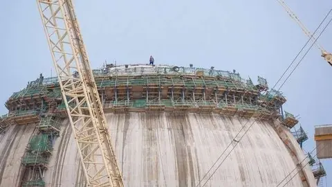 Trabajos de construcción de la cúpula de hormigón de la central nuclear de Barakah (Emirates Nuclear Energy Corporation)
