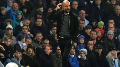 En la imagen de AFP, Guardiola técnico español del Manchester City.