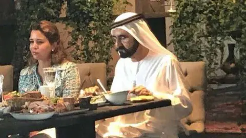 El gobernador de Dubai y su esposa durante el almuerzo en City Walk.