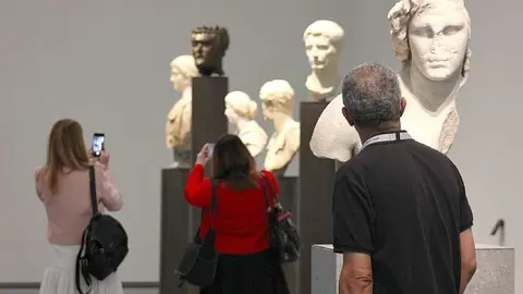 El Louvre de Abu Dhabi guarda grandes tesoros artísticos en sus espaciosas galerías. (EL CORREO)