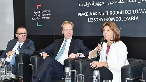 La canciller Holguín interviene en un panel en la Academia Diplomática de Emiratos en Abu Dhabi. (Manaf K. Abbas / EL CORREO)