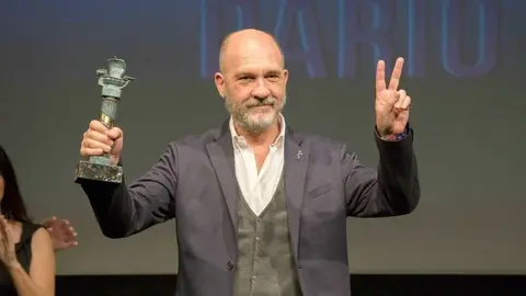 Darío Grandinetti, tras recibir el máximo galardón del Festival de Cine Iberoamericano. (Cedida)