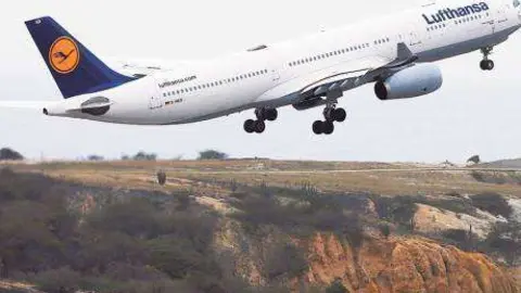 En la imagen de Reuters, un avión de la aerolínea alemana Lufthansa.
