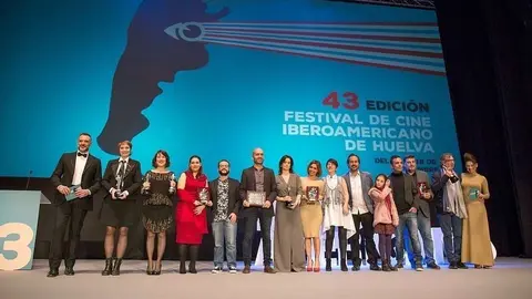 Foto de famila de los premiados en la 43 edición del Festival de Cine Iberoamericano. (Cedida)