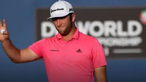 El golfista español en el Club de Golf Jumeirah de Dubai.