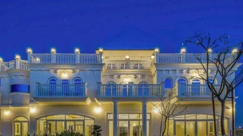 Una villa situada en la Palmera de Dubai cuenta con excelentes vistas.