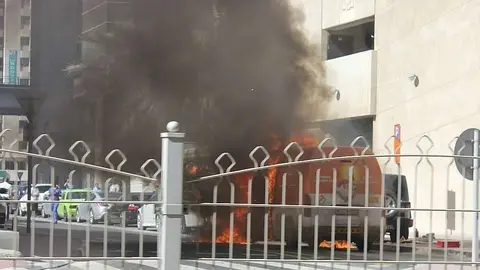 Incendio de una furgoneta en el DIFC. (EL CORREO)