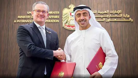 El ministro de Relaciones Exteriores de Emiratos Árabes recibe a su homólogo de Costa Rica. (Cancillería)