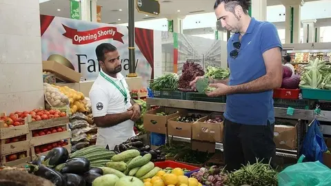 El chef Luis Ezqueta elige personalmente en el mercado los mejores productos para sus platos. (EL CORREO)