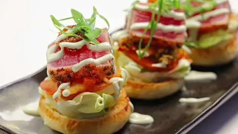 Atún con mayo de wasabi y jengibre confitado. (Cedida)