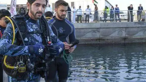 Sheikh Hamdan,durante su participación en la jornada de voluntariado en Dubai. (WAM)
