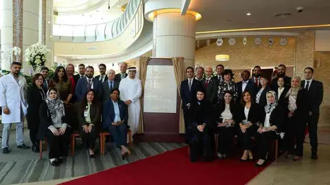 Foto de familia tras la inauguración del Hospital Danat Al Emarat de Abu Dhabi. (WAM)