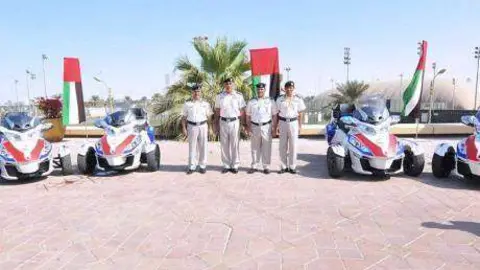 Presentación de las nuevas motocicletas ambulancia de la Policía de Abu Dhabi.