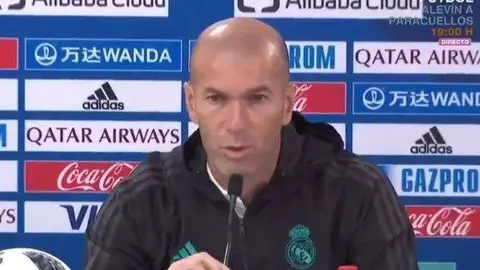 Zidane, durante su comparecencia en la sala de prensa del estadio de la Zayed Sports City de Abu Dhabi. (@RealMadrid)