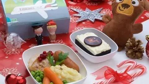 Comida navideña a bordo de Emirates, la aerolínea de Dubai.