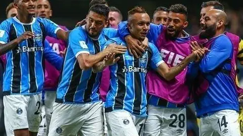 Alegría de los jugadores del Gremio tras clasificarse para la final del Mundialito. (gremio.net)