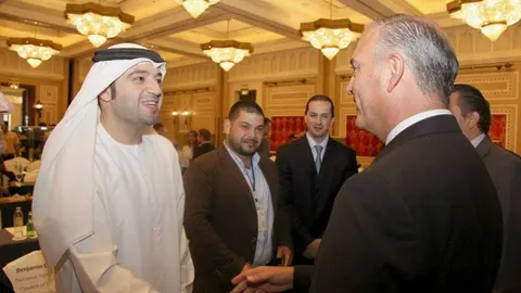 El secretario de Agricultura de México, José Calzada Rovirosa, conversa con el vicepresidente de Relaciones Internacionales de la Cámara de Comercio de Dubai, Hassan Al Hashemi -izquierda- durante su última visita a Emiratos Árabes. (EL CORREO)