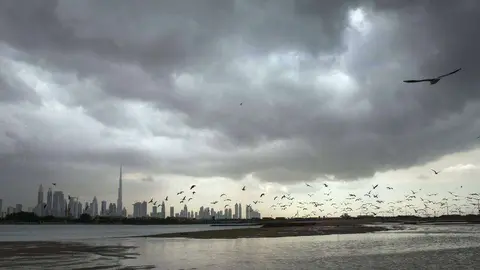 Cielo cubierto de nubes en Dubai. (Tara Atkinson)