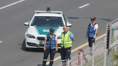 Agentes de la Policía de Dubai. (EL CORREO)