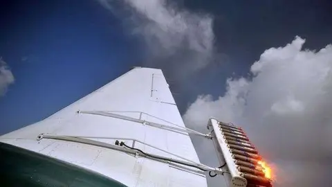 Un avión durante una 'siembra de nubes'.
