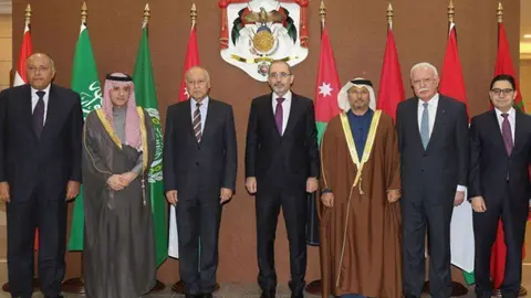 En la imagen de Reuters, los participantes en la reunión árabe.