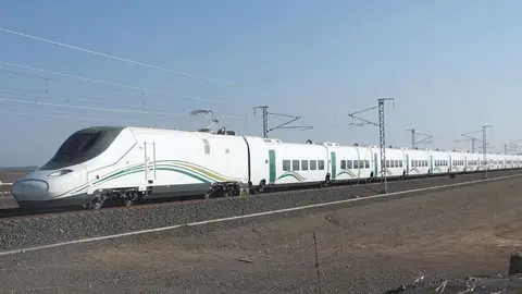 El AVE Medina-La Meca, durante sus primeras pruebas. (@idlserna, Twitter).