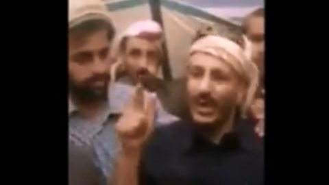 Tariq Mohammed Abdullah Saleh en un vídeo de su reaparición en Shabwa divulgado en Youtube.